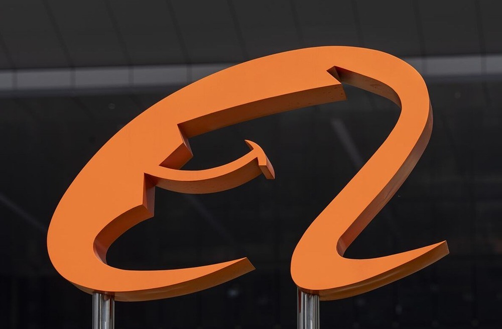 Почему акции Alibaba обвалились после заявлений Anthropic
