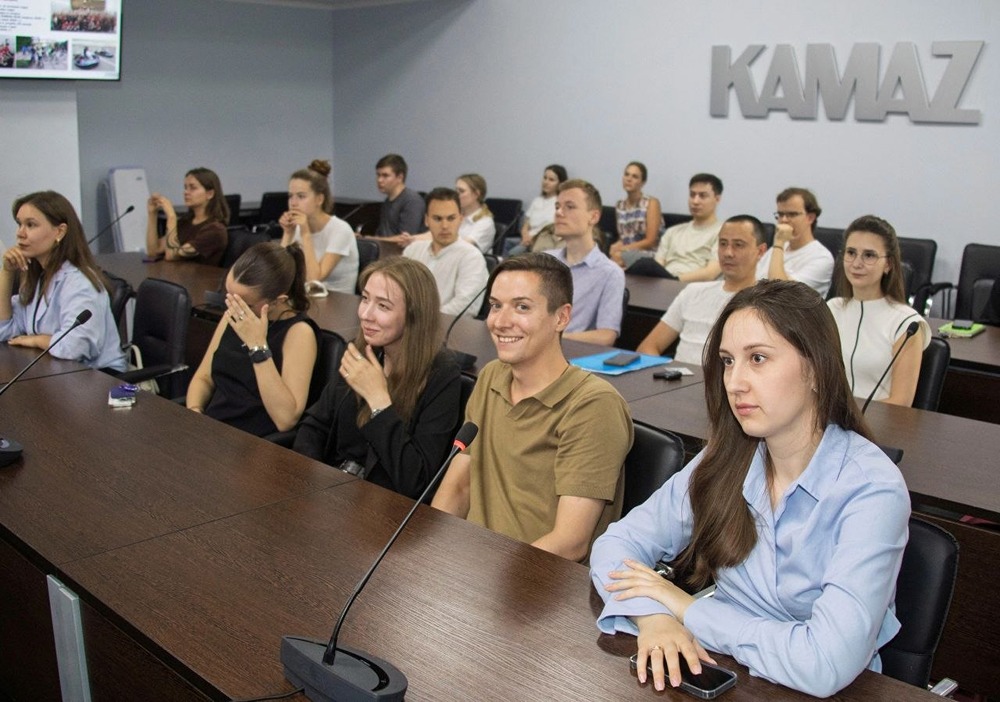 «КАМАЗ» вовлекает новичков: встреча с Советом молодёжи собрала 50 молодых сотрудников