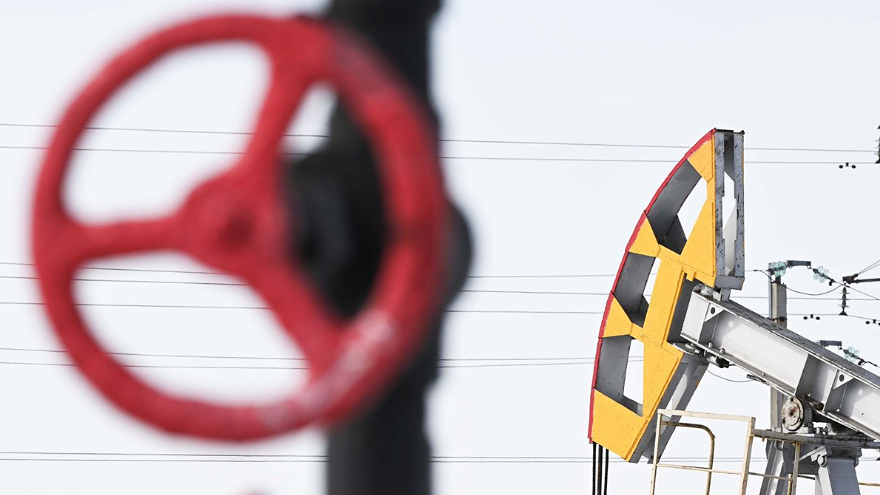 Спрос на нефть: МЭА ждёт снижения на 1,05 млн б/с в 2026 году