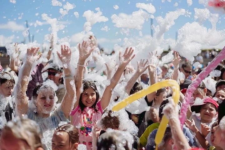 Фестиваль «Лето детских побед» в «Притяжении»: более 5 000 посетителей и эстафета к 95‑летию профсоюза ММК