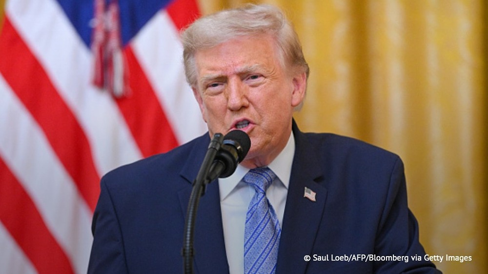 Трамп пригрозил отменой лицензий телекомпаниям США