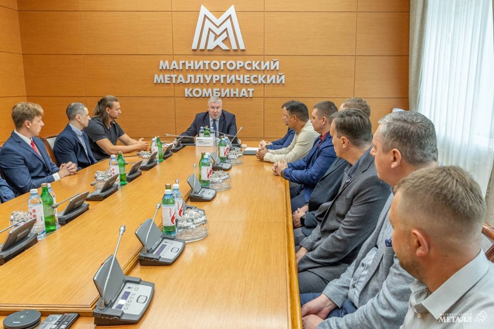 ММК заключает индивидуальные контракты с 136 лучшими рабочими: плюс зарплата, карта на 50 000 ₽ и полис