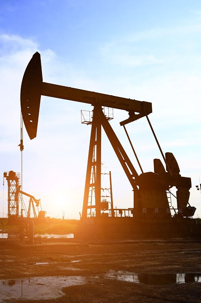 МЭА: предложение нефти растёт, а переработка отстаёт — рынок топлива напряжён