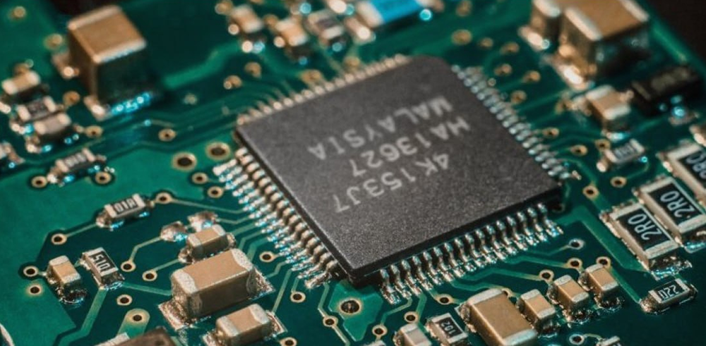 Samsung и SK Hynix потеряли свыше 13 % на фоне опасений по финансированию ИИ‑инфраструктуры