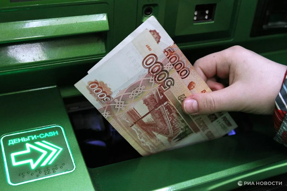 Сбербанк запускает валютные банкоматы: обмен “наличные за наличные” в 30+ городах