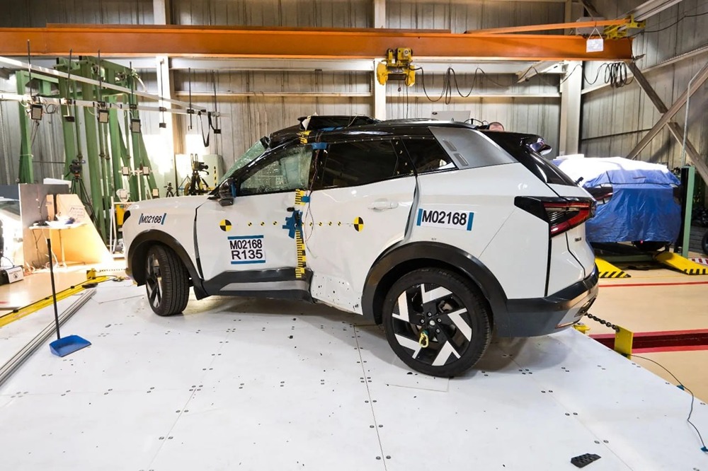 Lada Azimut прошла жёсткий краш‑тест на боковой удар: защита водителя и работа систем подтверждены