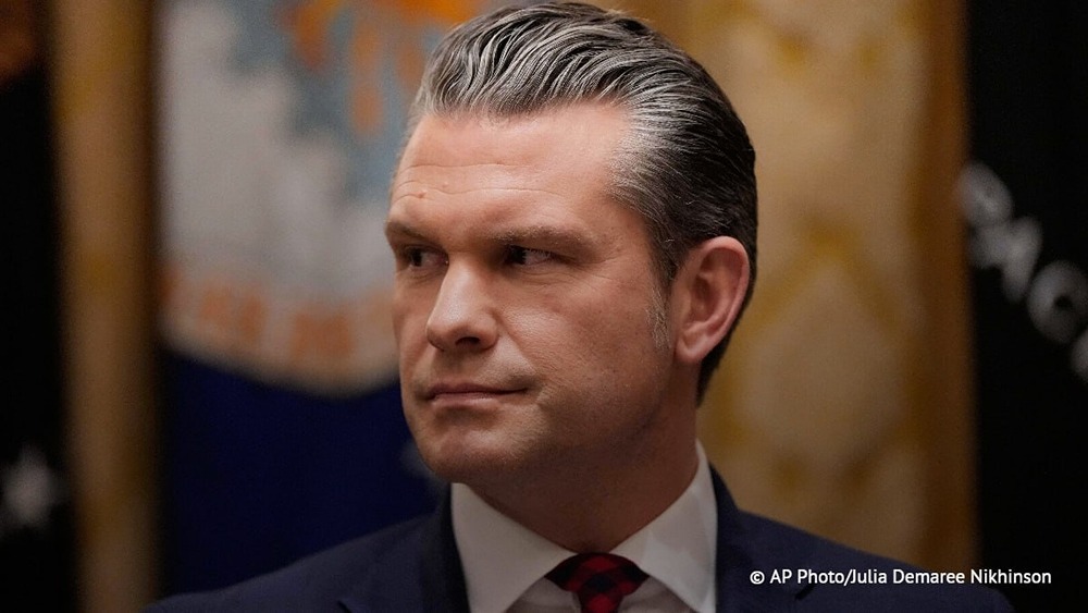 США сохраняют готовность к «невиданным» ударам по Ирану, заявил Хегсет