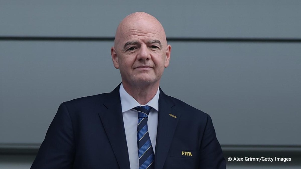 Джанни Инфантино вскоре может покинуть пост президента FIFA, сообщил журналист Ромен Молина. По информации источника, Инфантино потерял поддержку чиновников FIFA и контроль над организацией