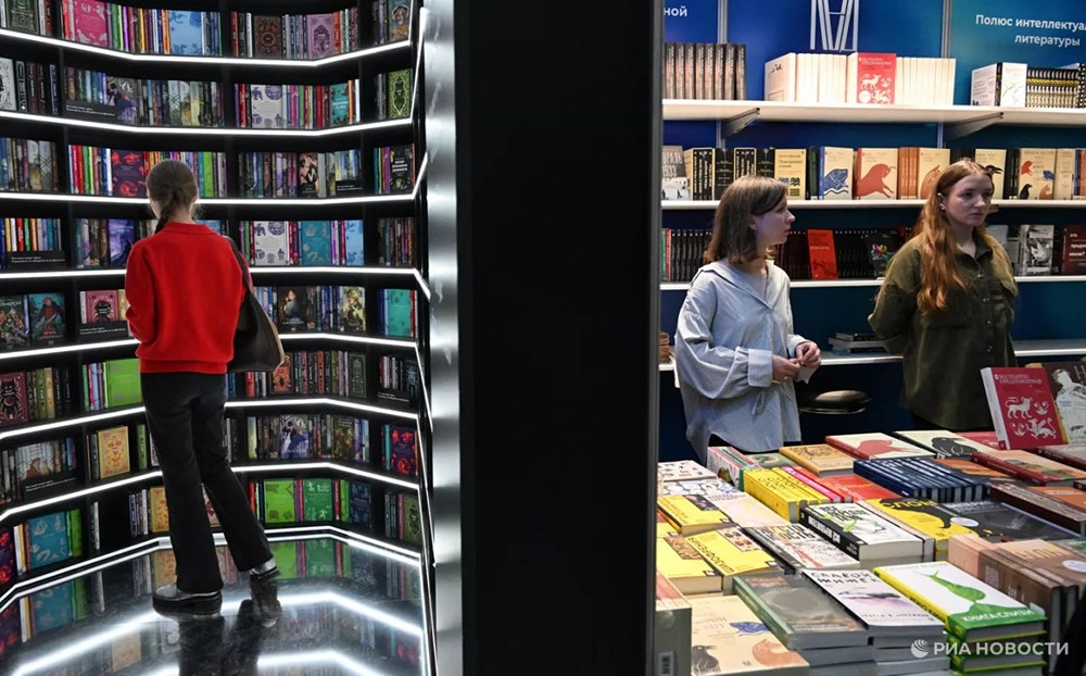 Бум на книги о кризисе среднего возраста: спрос в России вырос почти вдвое с 2023 года