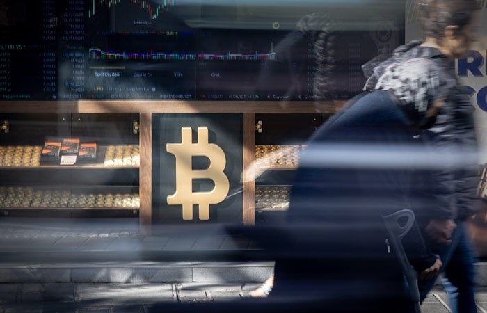 Рост на 4,1% до $71,9000: биткоин обновляет максимумы