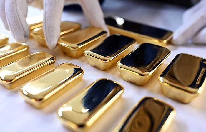 Золото растёт на фоне ослабления доллара: фьючерсы на Comex — $4454 за унцию