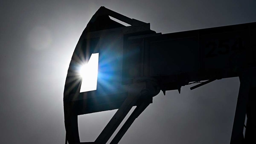 Brent подешевела до $93,08 за баррель
