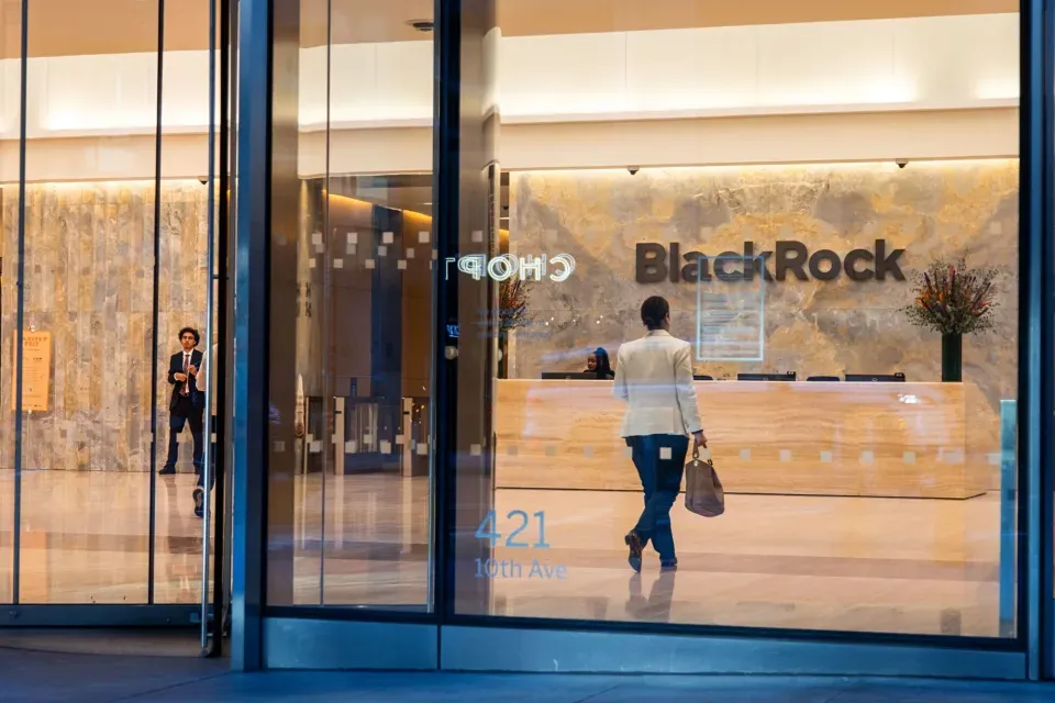 HPS предоставляет сотрудникам, перешедшим в компанию после продажи BlackRock, дополнительные преимущества