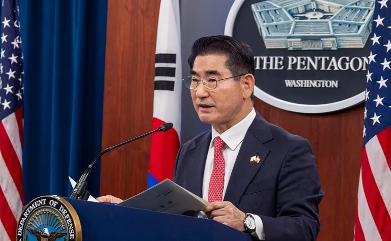 Министр обороны Южной Кореи подал в отставку после объявления военного положения