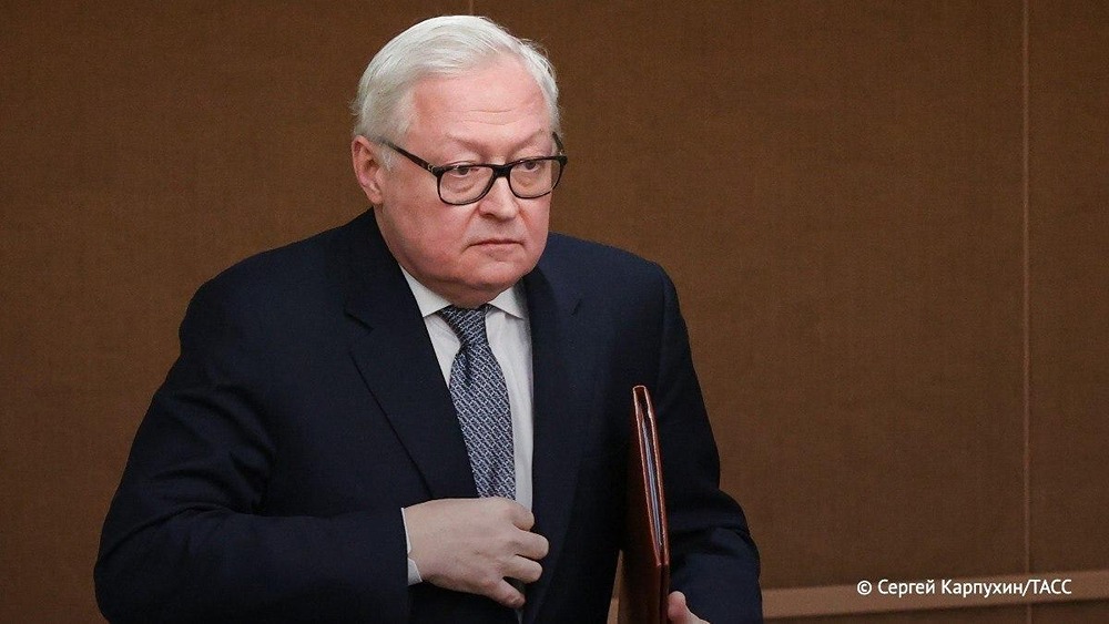 Трехсторонняя встреча лидеров РФ, США и Китая не исключается, заявил ТАСС Рябков
