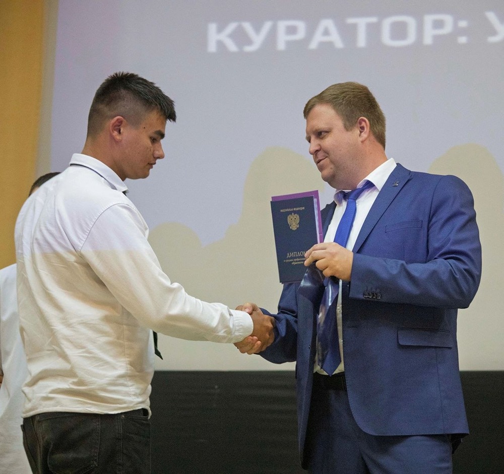 «КАМАЗ» поддержал выпускников: путь в профессию открыт