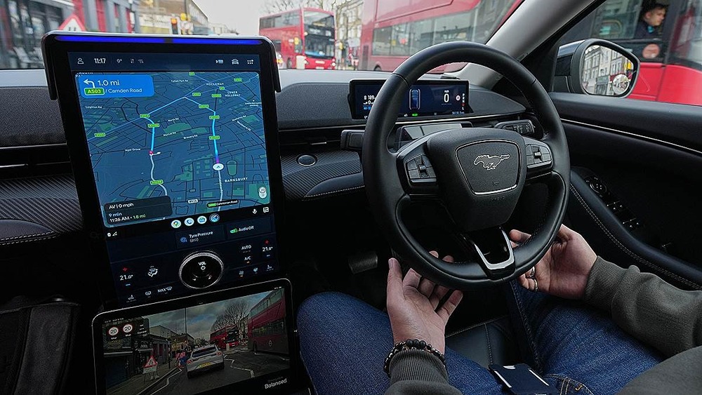 Uber и Wayve запускают роботакси в Лондоне — пока с водителем на борту