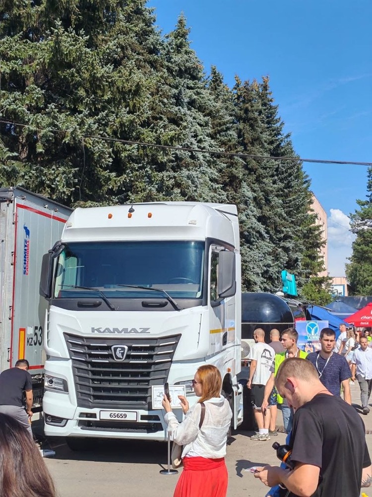 КАМАЗ на North Auto Fest 15 в Петропавловске: тягачи К5 и сельхозтехника