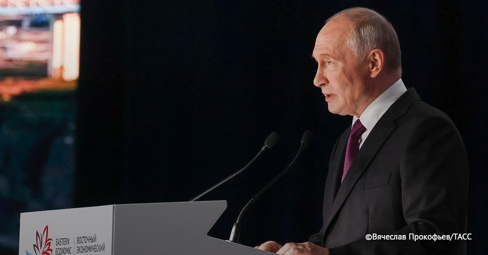 РФ за полноформатное восстановление отношений с США, сообщил Путин. Контакты РФ с администрацией США продолжаются, президент видит позитивный настрой Трампа на конструктивную работу