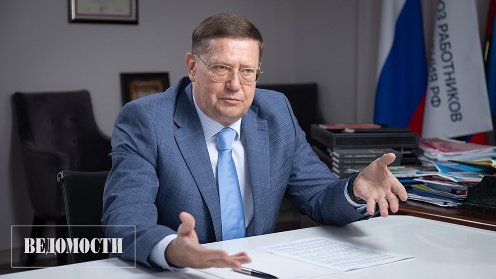 Дефицит кадров в российском здравоохранении: вызовы и роль наставничества — интервью с Анатолием Домниковым