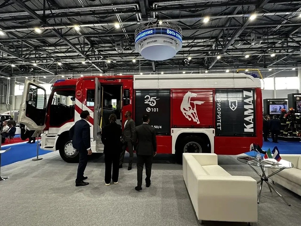ПАО «КАМАЗ» на салоне «Комплексная безопасность» в Казани: пожарные автомобили К5 и К3, а также робототехнический комплекс «ВАРАН» ПЛ‑30 в экспозиции компании