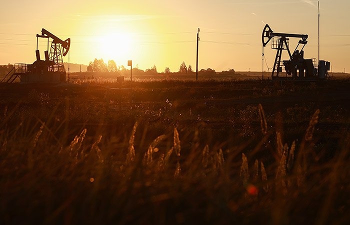 Рост нефти четвёртую сессию: Brent выше $99 из‑за рисков на Ближнем Востоке