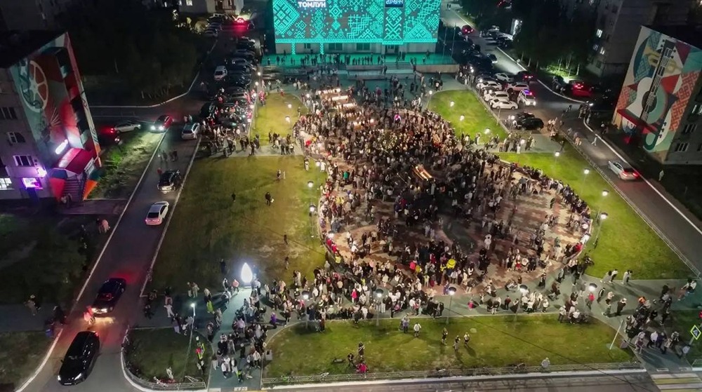 Площадь в форме гитары: при поддержке ЛУКОЙЛа в Усинске появился тематический парк, посвящённый романтике профессии геологов