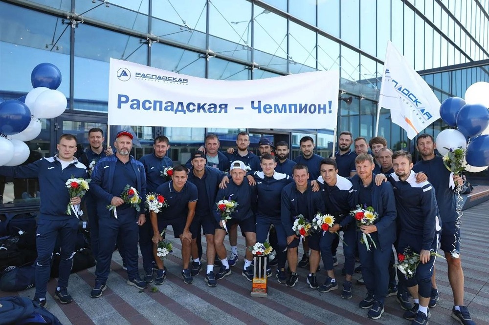 Пятая победа подряд: футболисты Распадской завоевали золото в Качканаре, разгромив соперника в финале со счётом 4:1