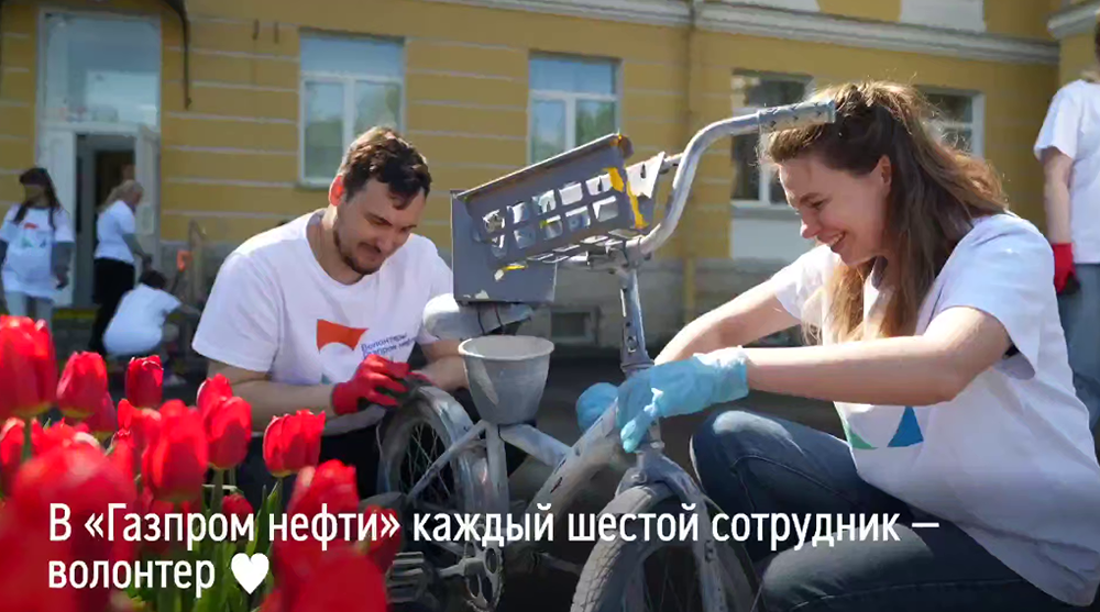 Фестиваль наличников в Тюмени: как волонтёры «Газпром нефти» сохраняют культурное наследие и дарят городу яркие праздники