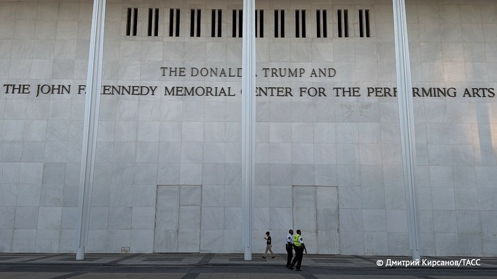 Кеннеди‑центр может вернуть имя Трампа ради спасения