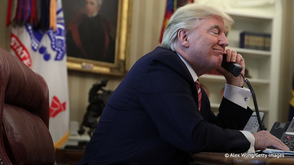 Звонок на сцену: Трамп спорит с индустрией об ИИ