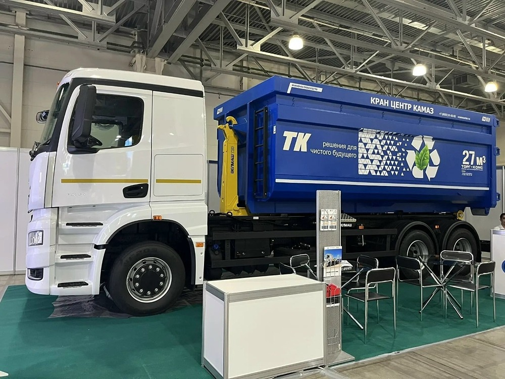 «Кран Центр „КАМАЗ“» на WasteTech‑2026: крюковой погрузчик К5