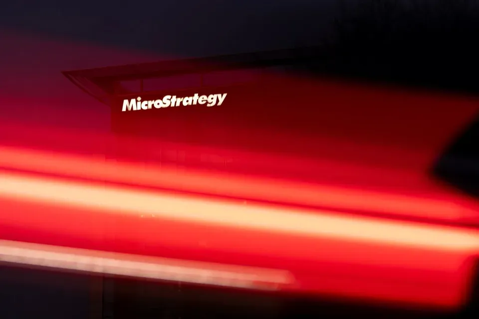 MicroStrategy увеличивает свои инвестиции в биткоин, поскольку это привлекает внимание инвесторов