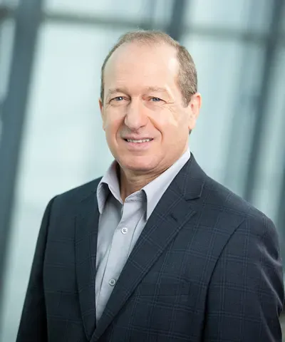 Компания Qualcomm сообщает о том, что доктор Баазиз Ачур стал новым главным технологическим директором