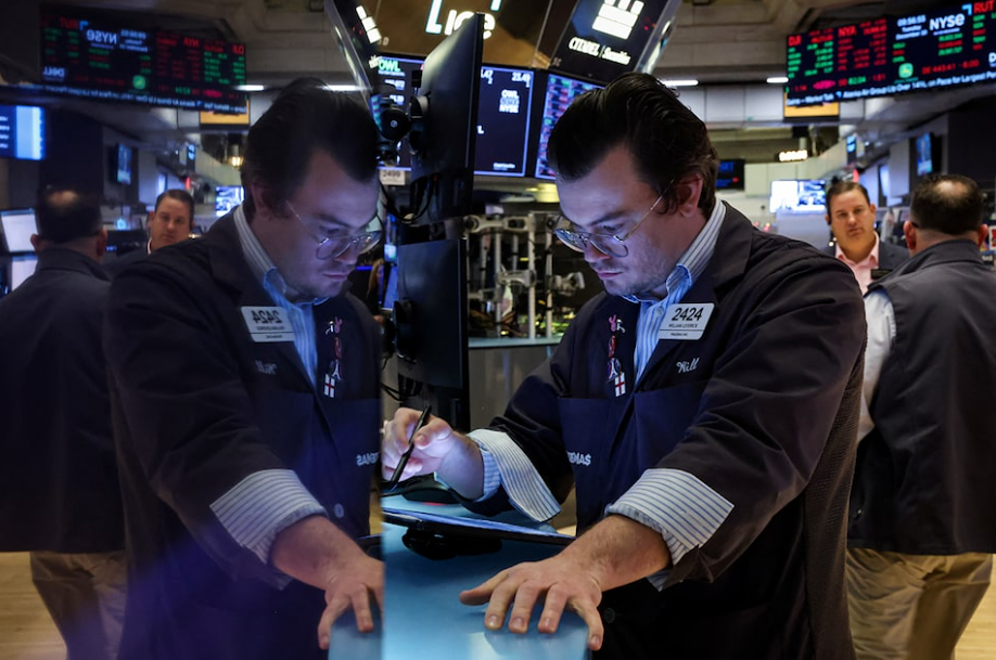 Индекс полупроводников (SMH) прибавляет более 1,5% после сильного отчета Broadcom