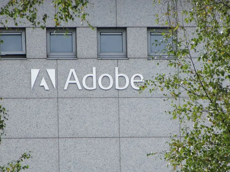 Акции Adobe снижаются в цене, поскольку прогноз годовой прибыли вызывает сомнения относительно сроков возврата инвестиций в искусственный интеллект