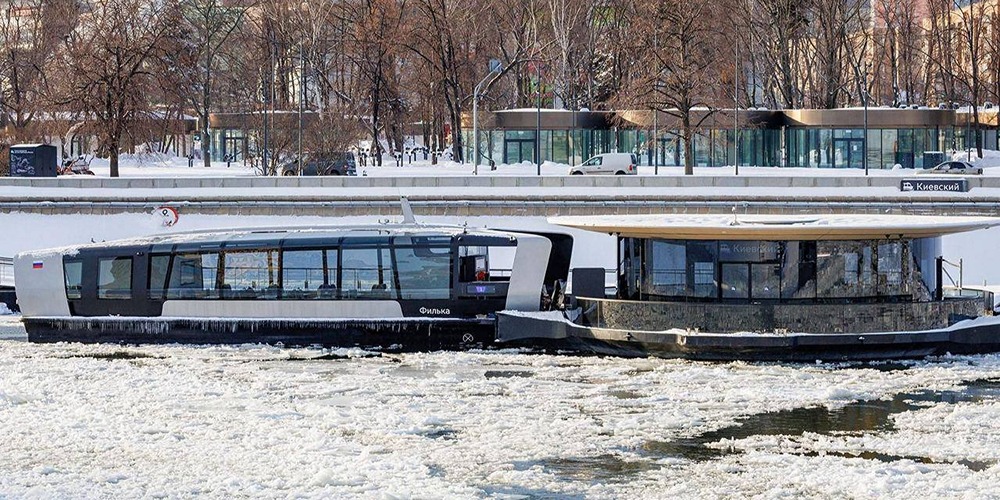 На московских причалах до 8 января всех желающих угощают шоколадом, чаем и печеньем
