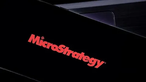 После того как компания MicroStrategy включила в свой портфель предпочтительное предложение, она начала приобретать биткоины