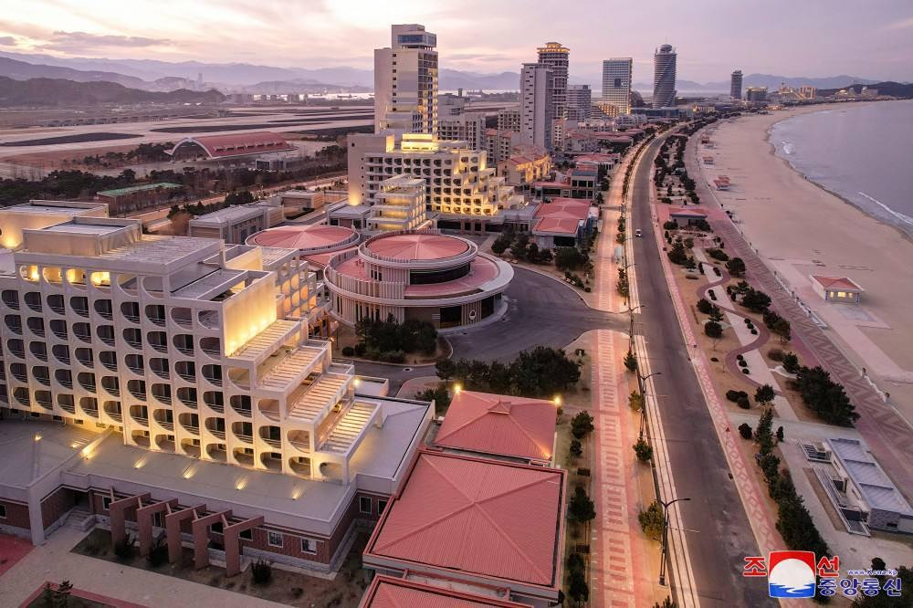 В Северной Корее открылся первый курортный городок «Вонсан-Кальма», который может похвастаться 54 гостиницами и виллами