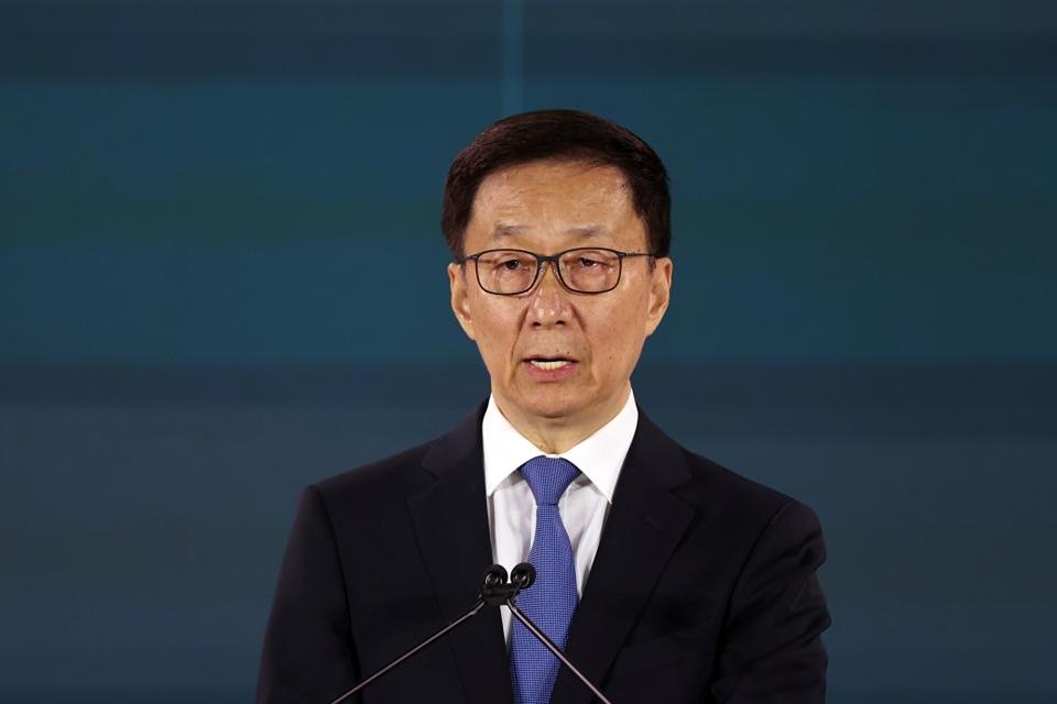 Заместитель председателя КНР проводит встречу с Илоном Маском в преддверии вступления Дональда Трампа в должность