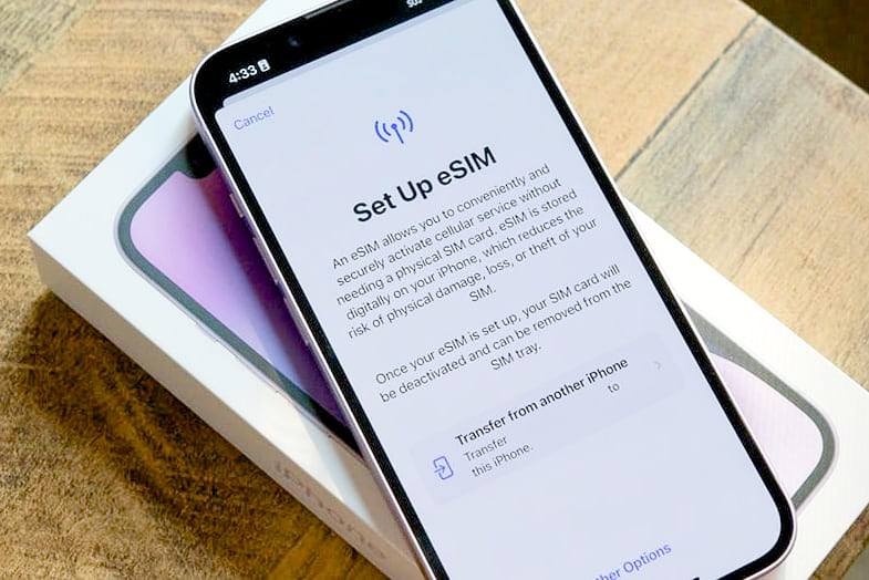 В России наблюдается массовое выключение айфонов с eSIM-модулями