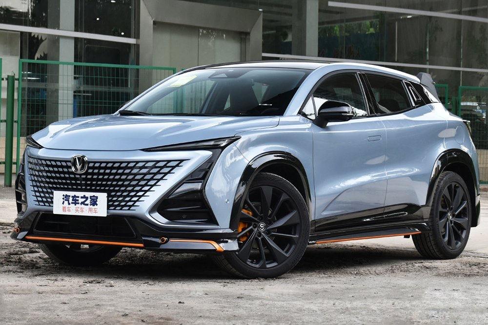 В России могут перестать продавать китайские внедорожники Changan Uni-T и Uni-K из-за потенциально опасной конструкции спинок кресел