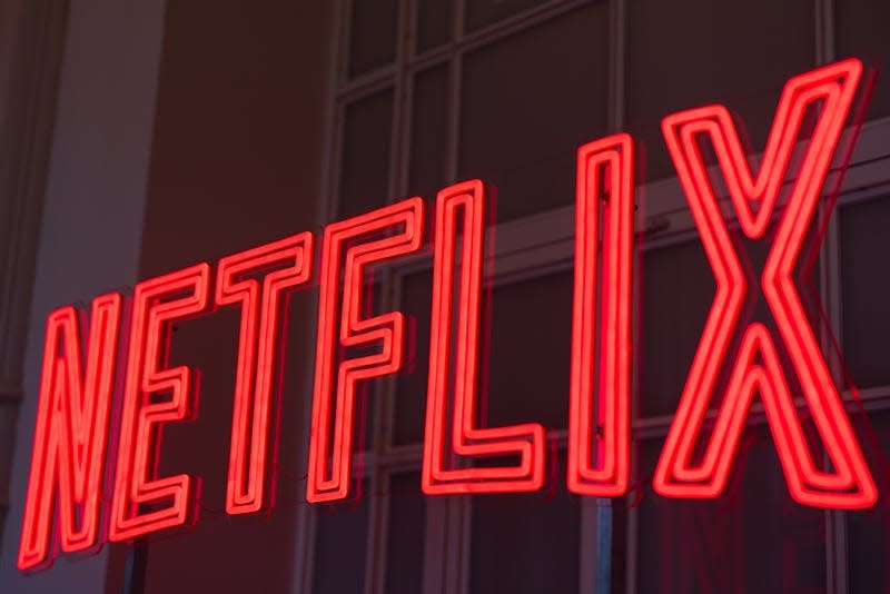 После того как в 2024 году Netflix увеличил количество подписчиков на 19 миллионов, компания повысила цены. Это привело к росту стоимости акций на 13%