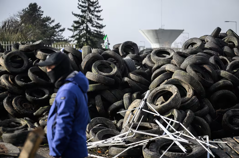Безработица во Франции выросла в конце года на фоне экономических и политических проблем