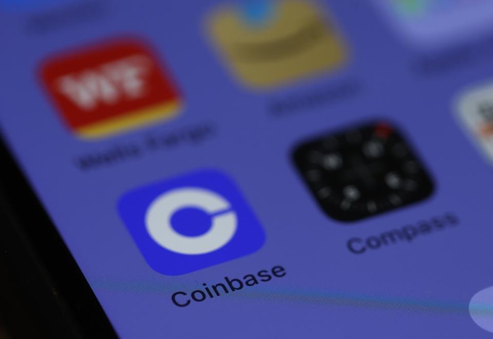 Coinbase планирует разместить фьючерсы на Solana и Hedera