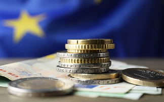 Кредиты домохозяйствам в еврозоне выросли на 1,1% до 6,928 трлн евро