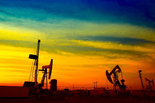 Цены на нефть снижаются на фоне роста запасов в США