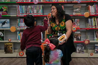 Депортации Трампа и изменения в политике усугубят кризис в сфере ухода за детьми в США