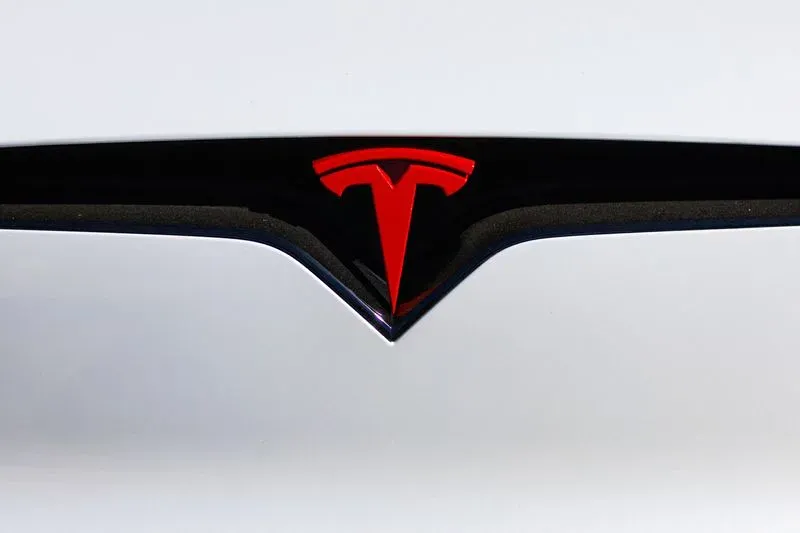Данные свидетельствуют о том, что в 2024 году число новых регистраций автомобилей марки Tesla в штате Калифорния уменьшилось на 12%