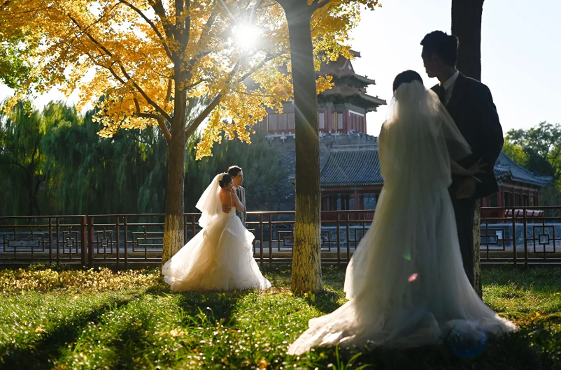 Число браков в Китае достигло рекордно низкого уровня из-за усугубления демографического кризиса